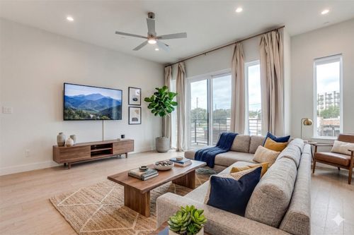 apt-104-5515 Bryan Pkwy, Dallas, TX, 75206-8947 | Card Image