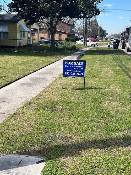 0 S Victory Dr, Houston, TX, 77088 | Card Image