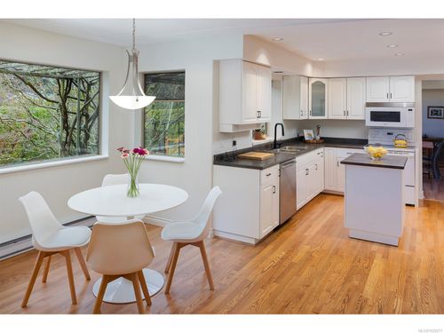 5047 Benton Crt, Victoria, BC, V8Y2Z5 | Card Image