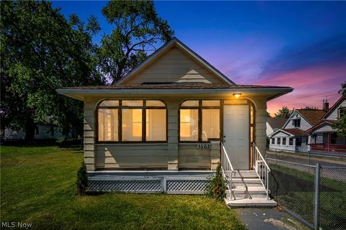 3502 Carlyle Ave, Cleveland, OH, 44109-1404 | Card Image