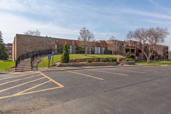 APT-306 - 2240 Midland Grove Rd, Condo with 2 bedrooms, 2 bathrooms and null parking in Roseville MN | Image 53