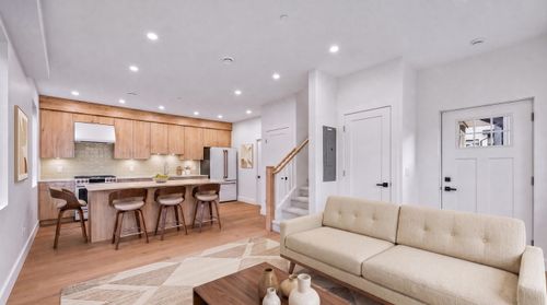 2-2339 Parker St, Vancouver, BC, V5L2M2 | Card Image