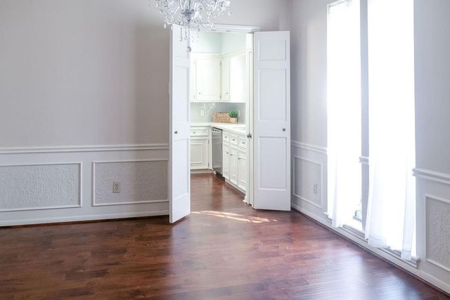 Formal dining area leading to kitchen. | Image 11
