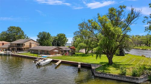 37337 Lakeshore Dr, Harrison Twp, MI, 48045-2843 | Card Image
