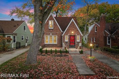 607 E 6 Th Street, Home with 4 bedrooms, 2 bathrooms and null parking in Royal Oak MI | Image 2