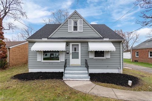 85 Berwyn Dr, Bedford, OH, 44146-2845 | Card Image