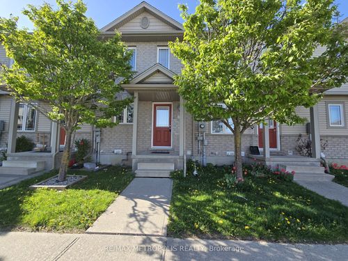 22-10 Foxglove Cres, Kitchener, ON, N2E0E1 | Card Image