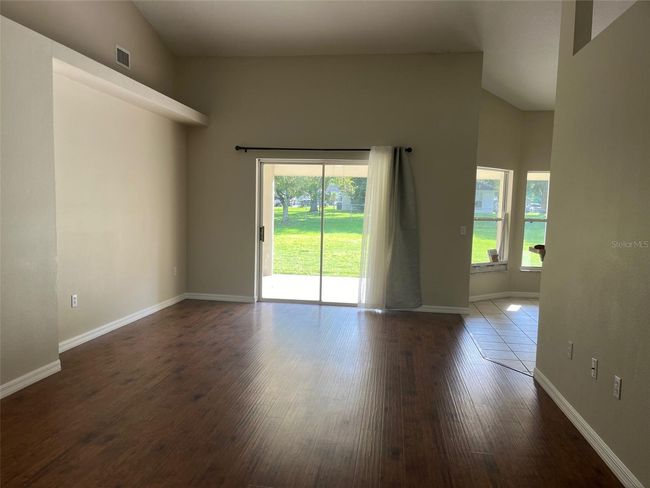 LIVING ROOM LOOKING IN EAT IN KITCHEN | Image 4