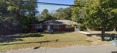 960 Ferndale Blvd, Central Islip, NY, 11722-4223 | Card Image