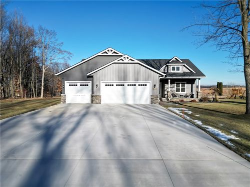 8653 Cottonwood Circle, Eau Claire, WI, 54701 | Card Image