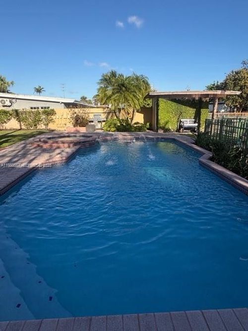 10720 Sw 43rd Ln, Miami, FL, 33165-4857 | Card Image