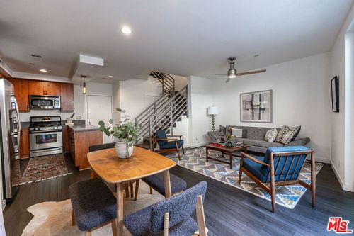 5-10735 Bloomfield St, Toluca Lake, CA, 91602-2810 | Card Image