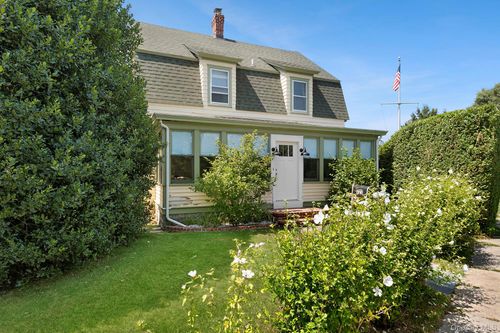 727 Main St, Greenport, NY, 11944-1451 | Card Image