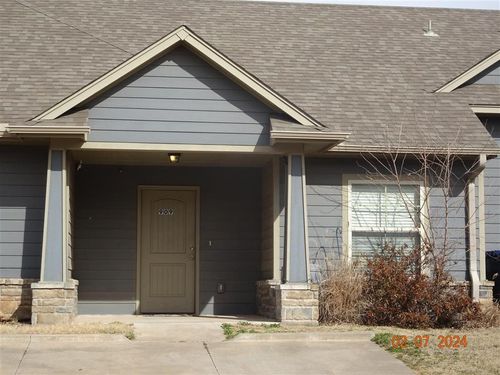 909 Sw 92nd St, Oklahoma City, OK, 73139-8615 | Card Image