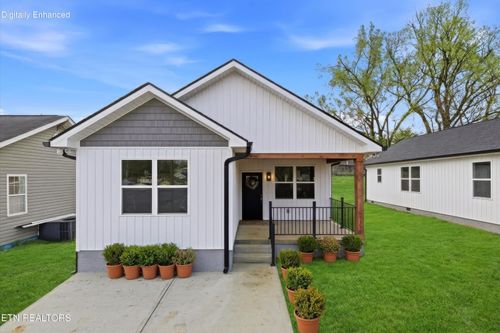 818 W Anderson Ave, Knoxville, TN, 37921-6803 | Card Image