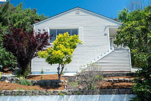 6914 Outlook Ave, Oakland, CA, 94605-1815 | Card Image