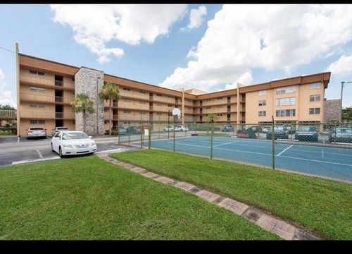 348-5820 N Church Ave, TAMPA, FL, 33614-5693 | Card Image