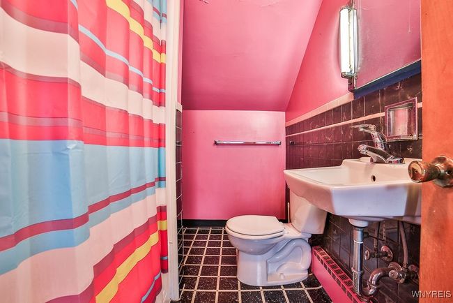Upstairs full bath | Image 24