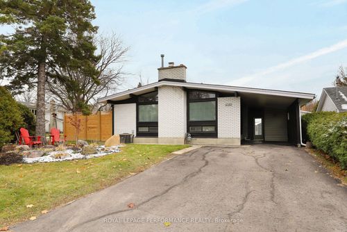 2320 Nerta St, Ottawa, ON, K1G1E5 | Card Image