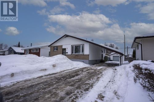 211 Clarkson St S, Thunder Bay, ON, P7B4X1 | Card Image