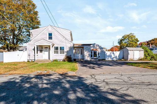 137 Cliff Ave, Swansea, MA, 02777-2208 | Card Image