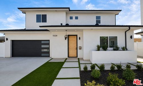 15224 W Holyland Dr, Van Nuys, CA, 91411-1414 | Card Image