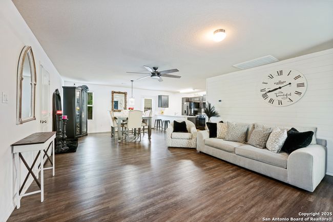 4902 Everett Loop, House other with 3 bedrooms, 2 bathrooms and null parking in Converse TX | Image 6