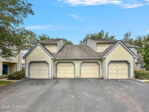 77 Poplar Pl, Freehold, NJ, 07728-4169 | Card Image
