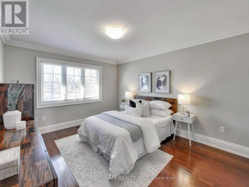 2-40 Harrow Dr, North York, ON, M6M2X3 | Card Image