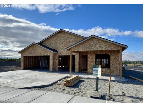900 Ne Laurel Springs Dr, Hermiston, OR, 97838 | Card Image