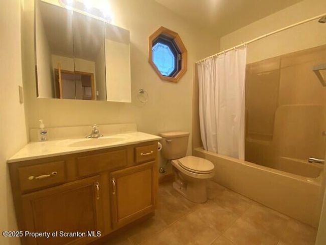 Bathroom | Image 23