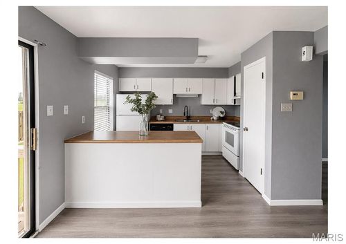 2007 New Sun Dr, Florissant, MO, 63031-2773 | Card Image