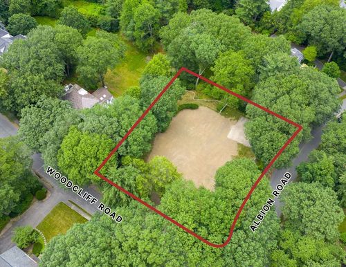 35 Albion Rd, Wellesley, MA, 02481-1305 | Card Image