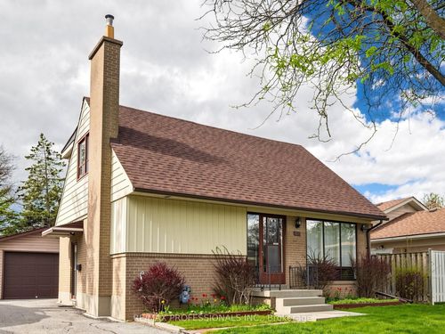 26 Henley Cres, Etobicoke, ON, M9W2W9 | Card Image