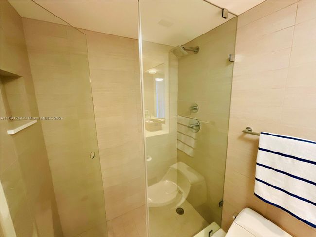 APT-11B - 881 Ocean Dr, Condo with 2 bedrooms, 2 bathrooms and null parking in Key Biscayne FL | Image 58