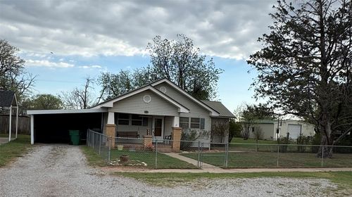 303 E 8th St, Quanah, TX, 79252-4829 | Card Image