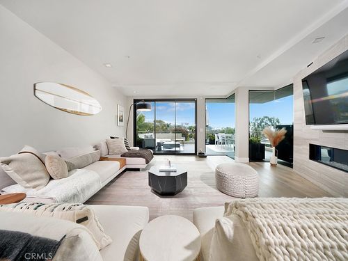 154 Cliff Dr, Laguna Beach, CA, 92651-1815 | Card Image