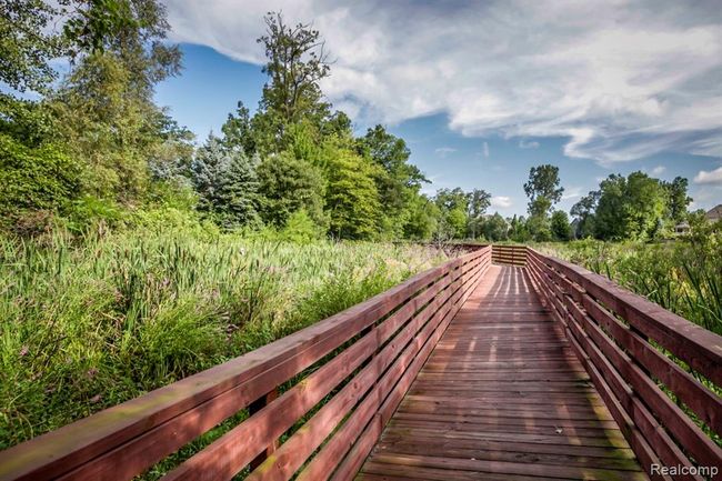 5 miles of walking trails throughout Hidden Lake | Image 46