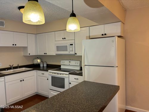 309-461 W Yucca Court, Tucson, AZ, 85704 | Card Image