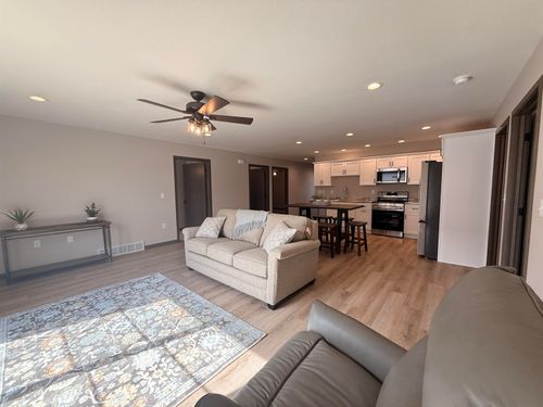 216 34th Ave W, Spencer, IA, 51301-2312 | Card Image
