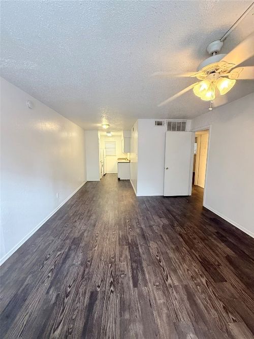 apt-207-2704 Salado St, Austin, TX, 78705-3938 | Card Image