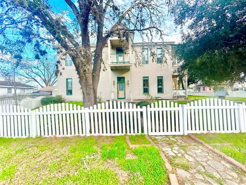 502 E Live Oak St, Cuero, TX, 77954-2965 | Card Image