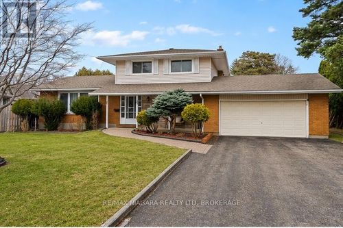 4 Tanner Cir, Saint Catharines, ON, L2N3M9 | Card Image