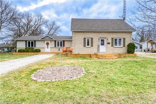 6731 Camlachie Rd, Plympton-Wyoming, ON, N0N1E0 | Card Image