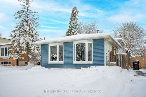 57 Valleyview Cres, Bradford, ON, L3Z1S8 | Card Image