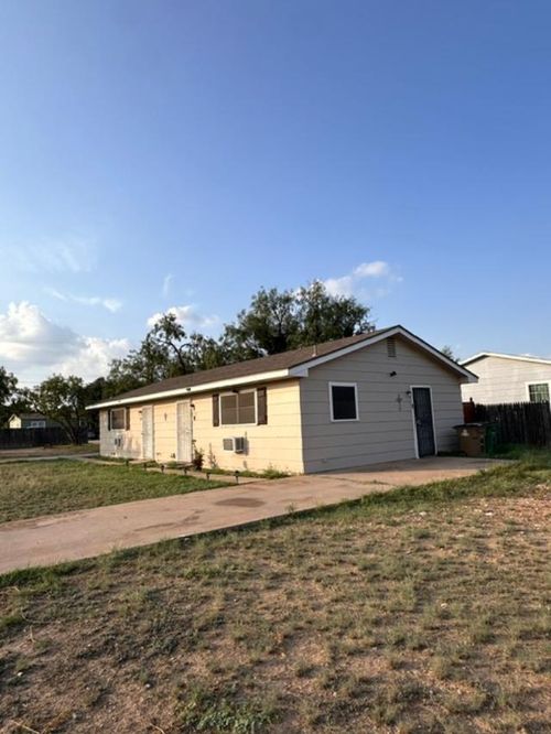 2502 Pecan St, San Angelo, TX, 76903-2677 | Card Image