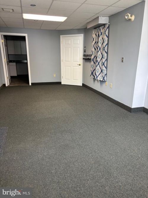 a-145 Main St, PENNSBURG, PA, 18073-1372 | Card Image