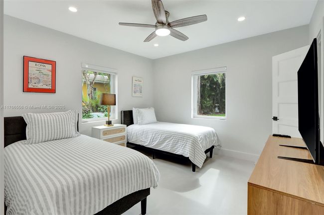 646 Ne 114 Th St, House other with 3 bedrooms, 2 bathrooms and null parking in Biscayne Park FL | Image 27