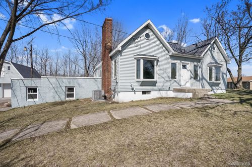 1449 E Maple Ave, Burton, MI, 48529-2059 | Card Image