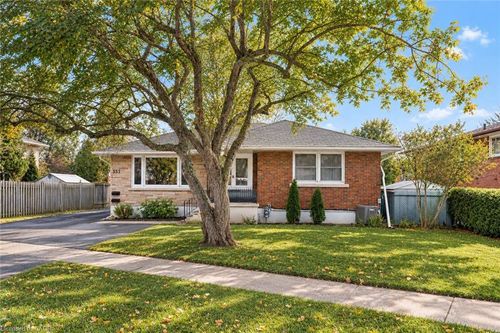 557 Lake St, Saint Catharines, ON, L2N4J1 | Card Image